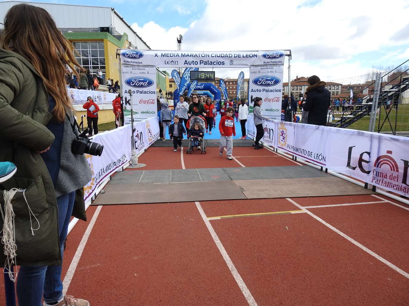 Galería de imágenes de los 2 kilómetros de la Media Maratón de León