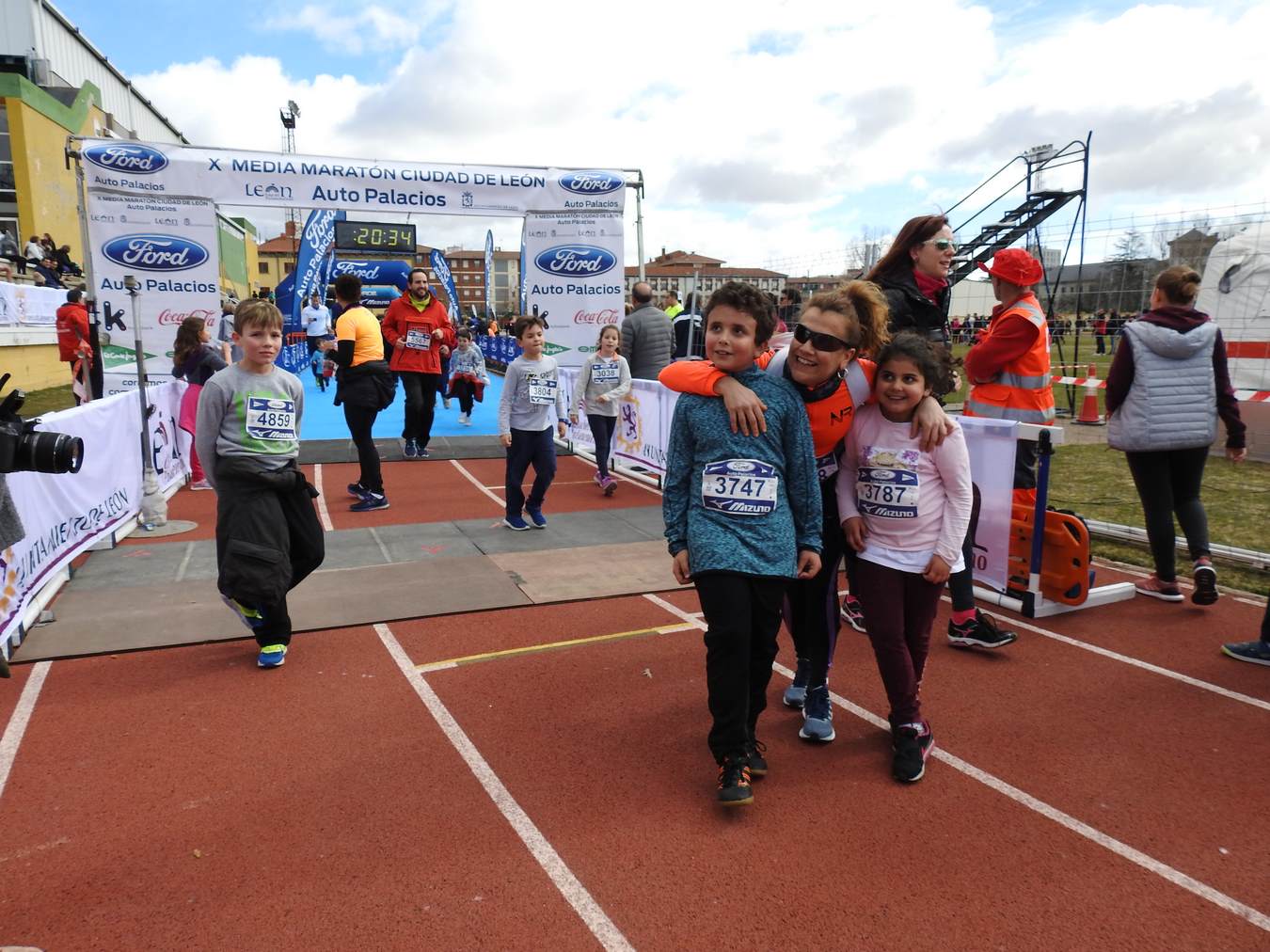 Galería de imágenes de los 2 kilómetros de la Media Maratón de León