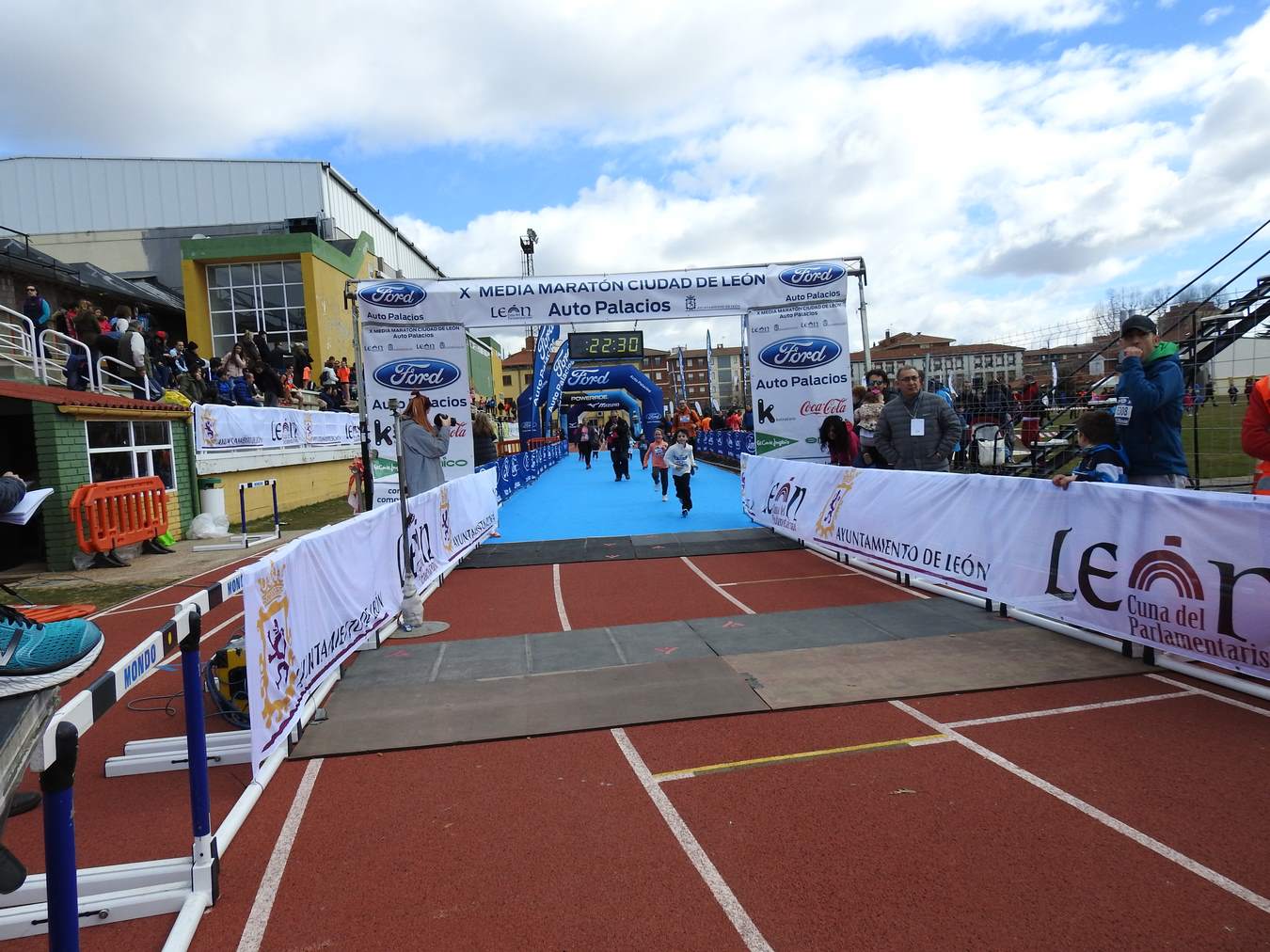 Galería de imágenes de los 2 kilómetros de la Media Maratón de León