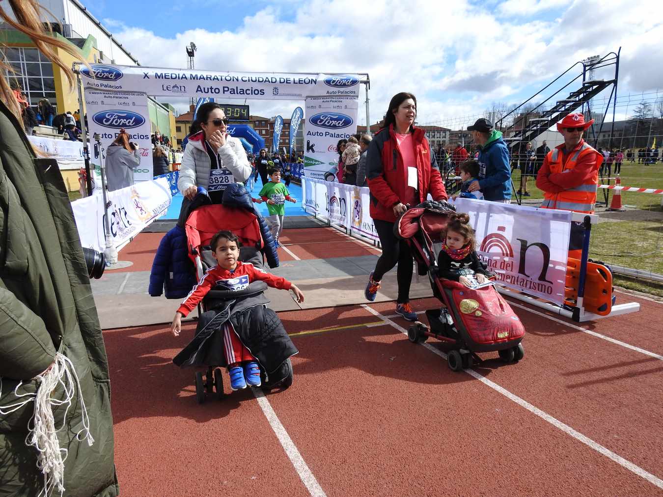 Galería de imágenes de los 2 kilómetros de la Media Maratón de León