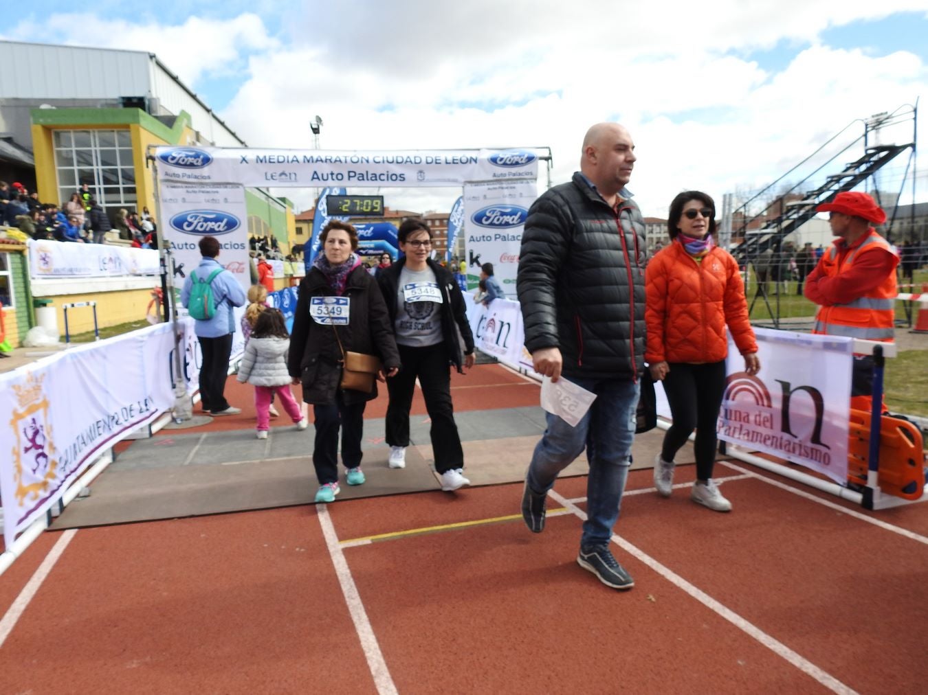 Galería de imágenes de los 2 kilómetros de la Media Maratón de León