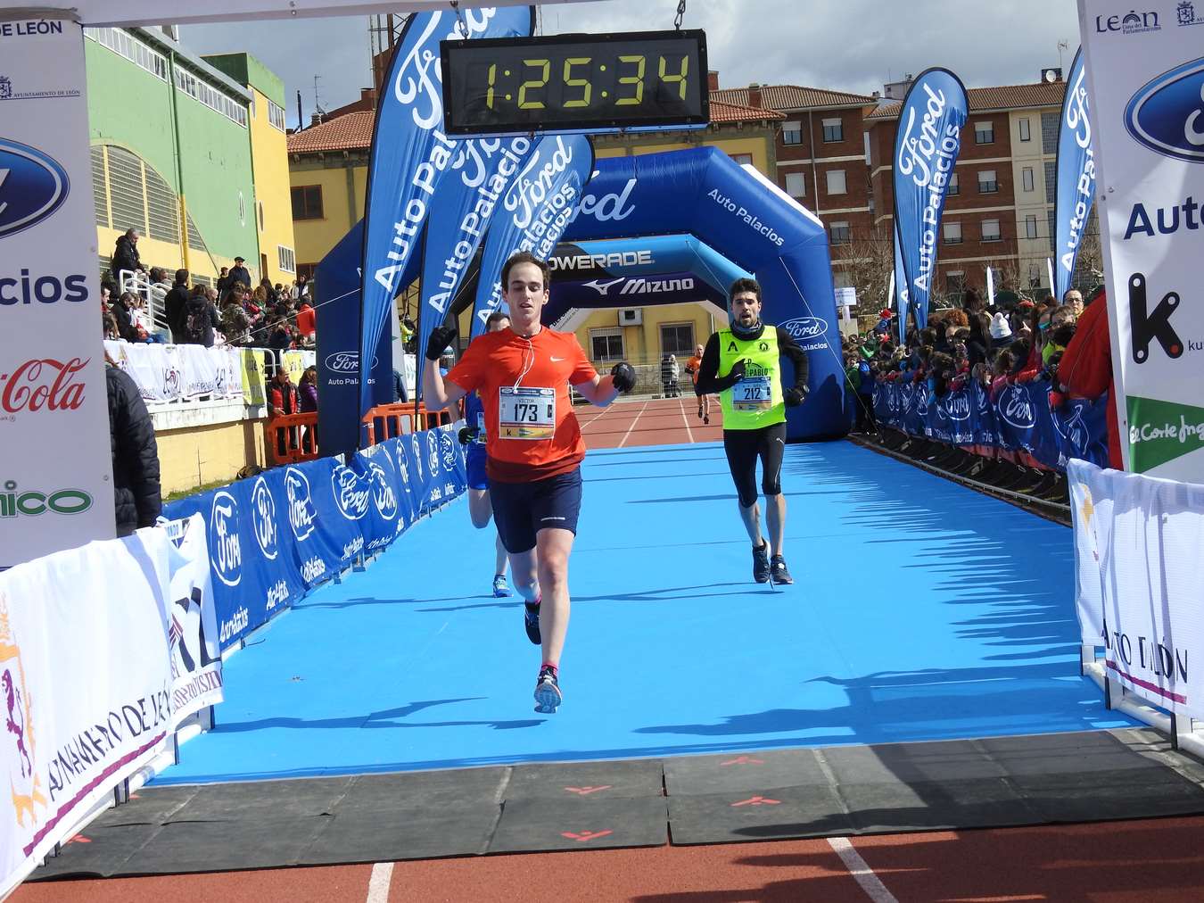 Las imágenes de la Media Maratón de León, con Sergio Sánchez como ganador.