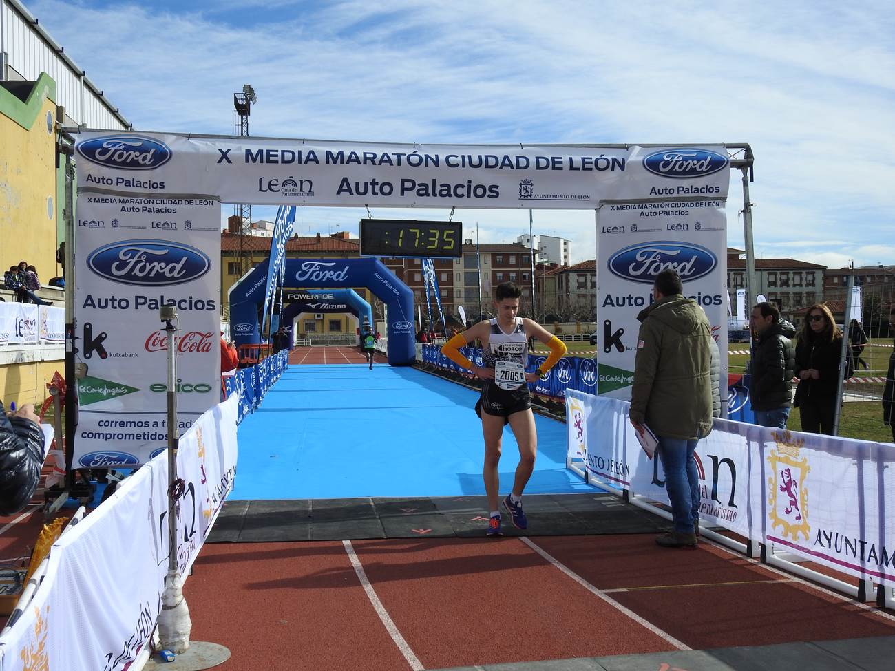 Todas las imágenes de la carrera popular de la Media Maratón de León