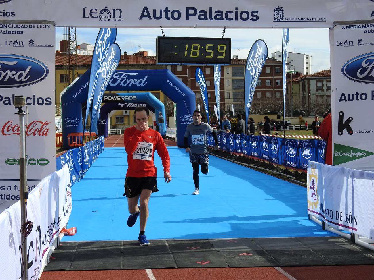 Todas las imágenes de la carrera popular de la Media Maratón de León