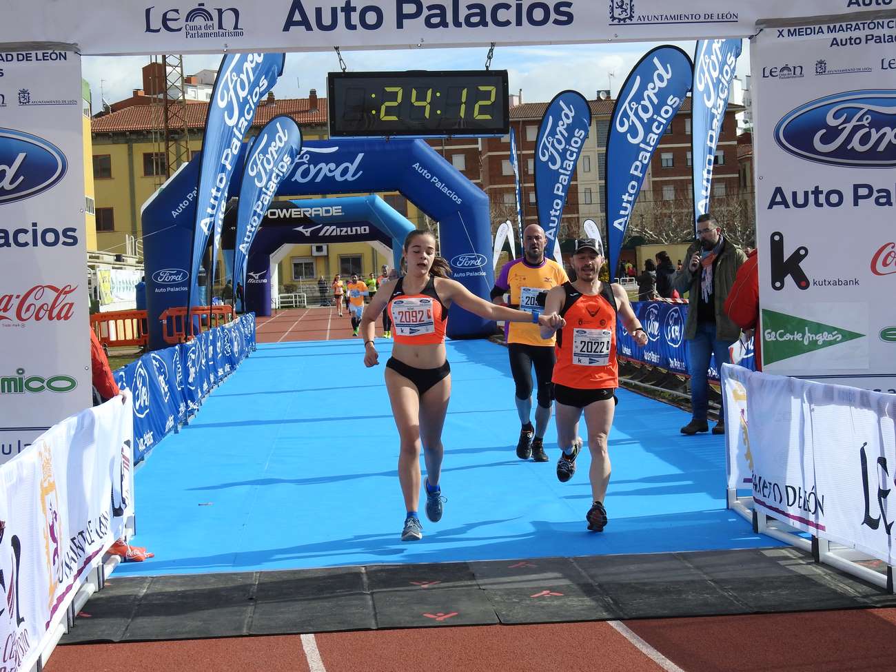 Todas las imágenes de la carrera popular de la Media Maratón de León