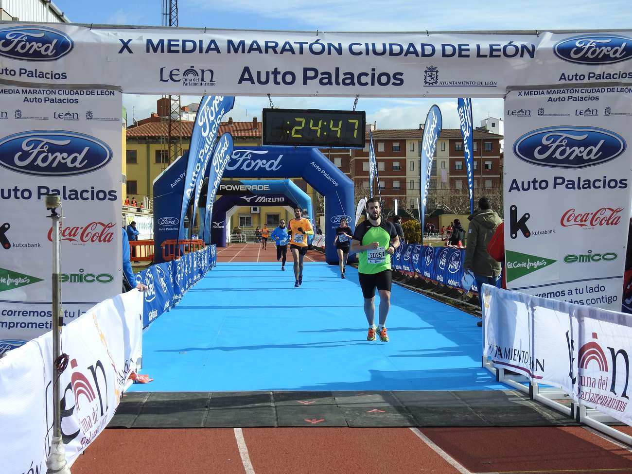 Todas las imágenes de la carrera popular de la Media Maratón de León