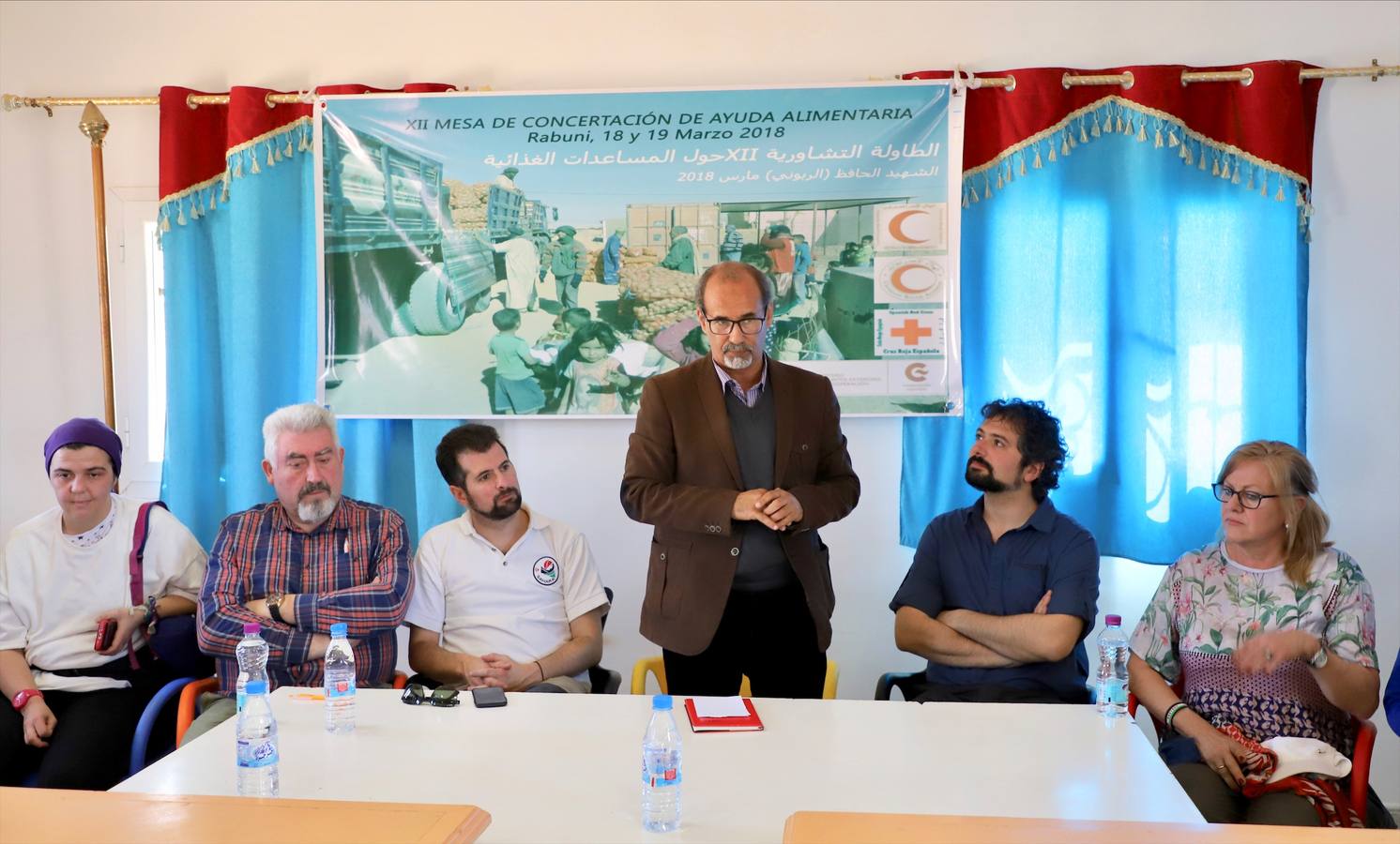 El presidente de Media Luna Roja Saharaui Buhubeini Yahya, recibe a la delegación de Castilla y León.