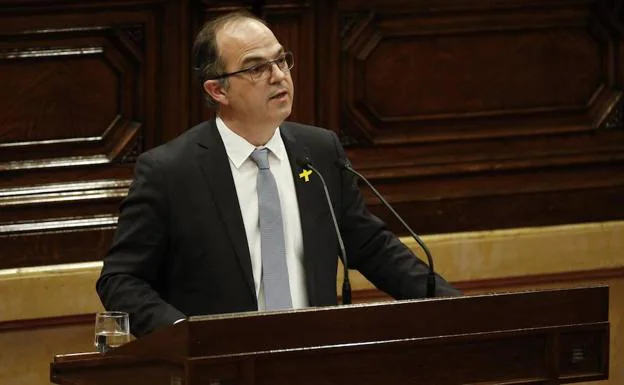 Turull da su discurso en el Parlamento de Cataluña. 