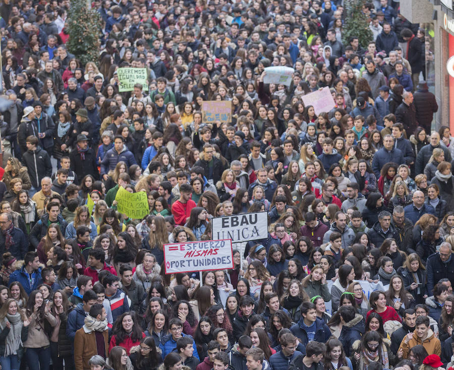 Fotos: Los estudiantes de Castilla y León piden una EBAU justa en Valladolid