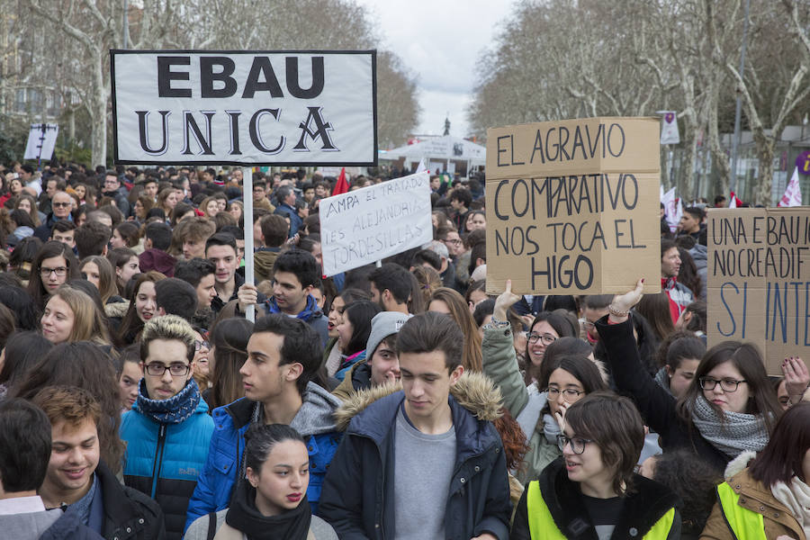 Fotos: Los estudiantes de Castilla y León piden una EBAU justa en Valladolid