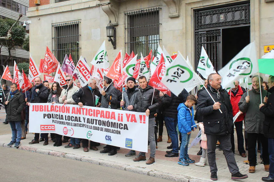 Fotos: Concentración de la Policía Local de León