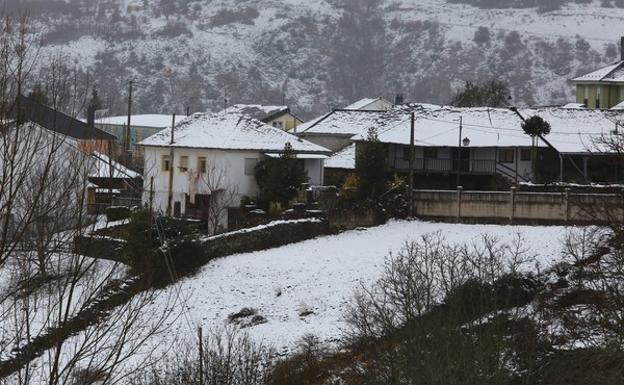 Nieve en la localidad leonesa de Páramo del Sil. 