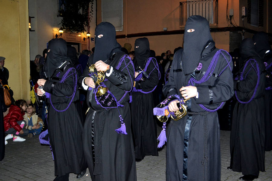 La Procesión de la Pasión vuelve a reunir a las cofradías de Nuestra Señora de las Angustias y Soledad, Nuestro Padre Jesús Nazareno y Real de Minerva y Veracruz, esquivando a la lluvia de media tarde