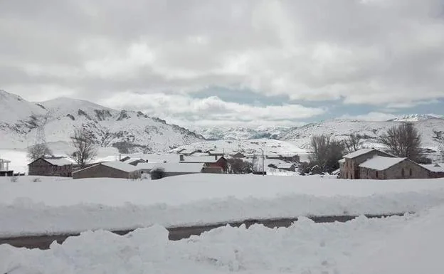 Imagen de la zona de montaña de León bajo la nieve.