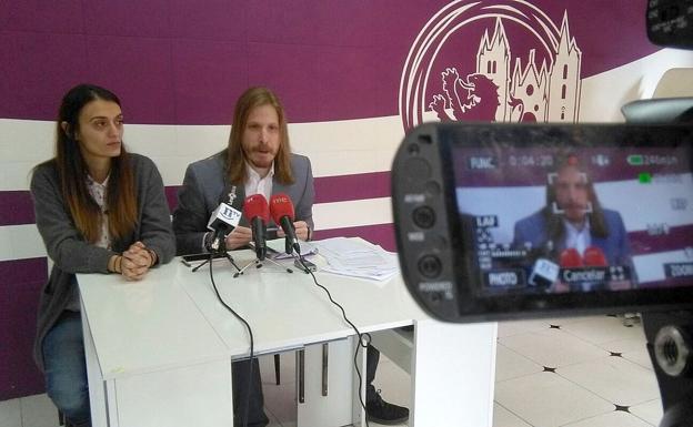 Pablo Fernández, este miércoles, durante su rueda de prensa junto a María Hernández.