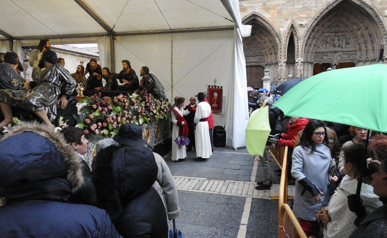 La lluvia ha obligado a suspender la procesión de la Sagrada Cena