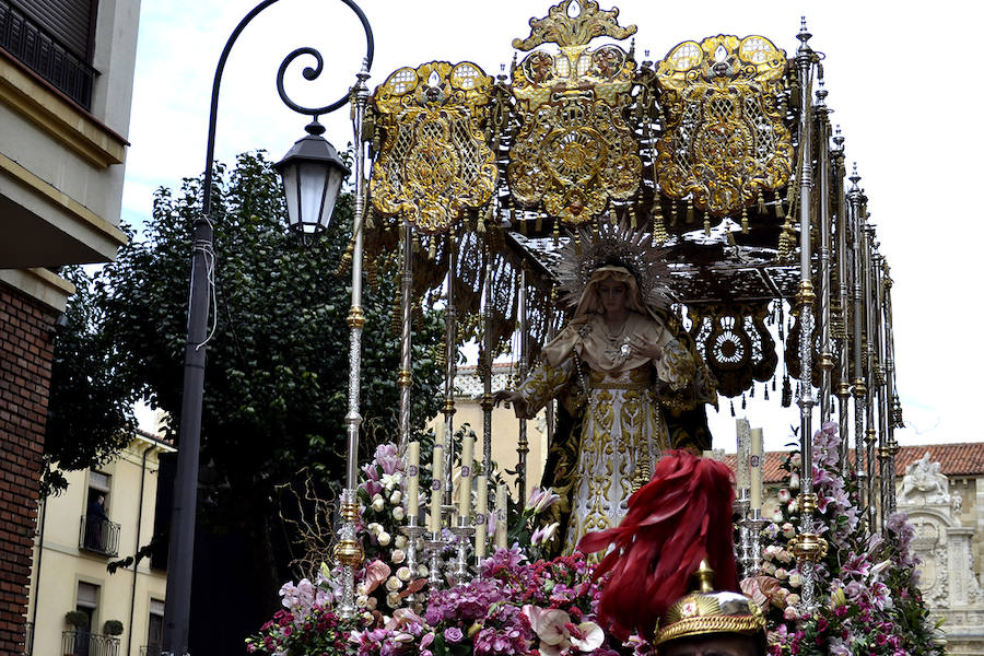 Fotos: La Procesión de los Pasos recorre León