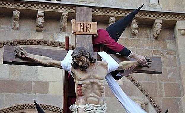 Todo lo que debes saber de la Procesión del Desenclavo