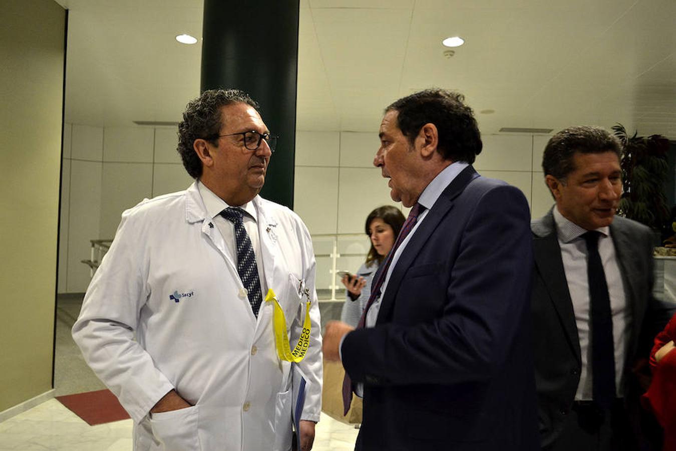Fotos: El consejero de Sanidad visita el Hospital de León para la entrega del Sello de Excelencia EFQM 400+