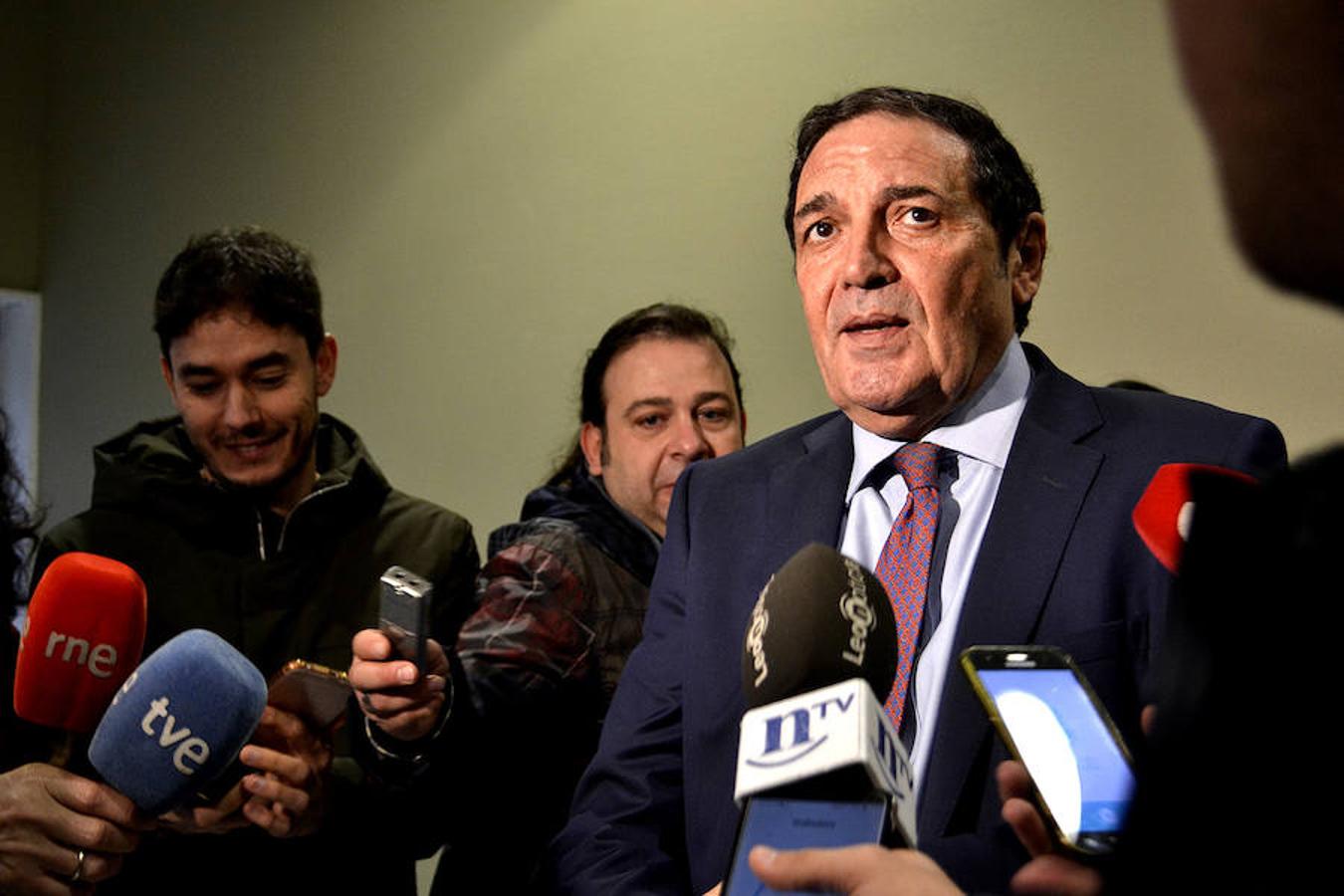 Fotos: El consejero de Sanidad visita el Hospital de León para la entrega del Sello de Excelencia EFQM 400+