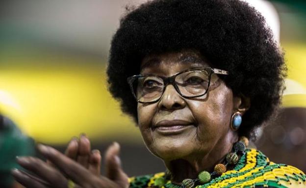 Muere Winnie Mandela, ex esposa del presidente sudafricano Nelson Mandela