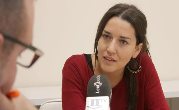 Imagen de Ana Marcello durante una entrevista en leonoticias.