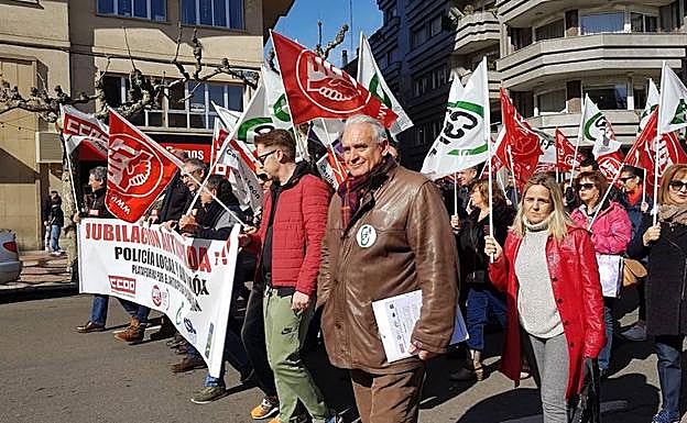 Los policías locales de León se vuelven a concentrar para urgir la jubilación anticipada