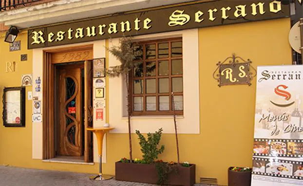 Fachada del Restaurante Serrano. 