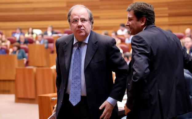 Juan Vicente Herrera, presidente de la Junta, en el pleno en una imagen de archivo.