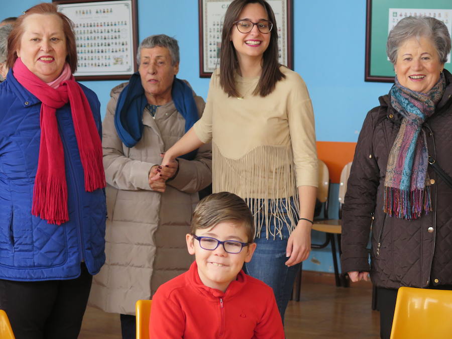 Fotos: Encuentro entre niños y mayores con alzheimer