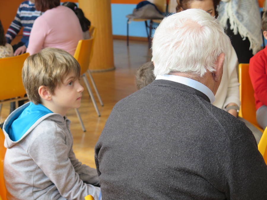 Fotos: Encuentro entre niños y mayores con alzheimer