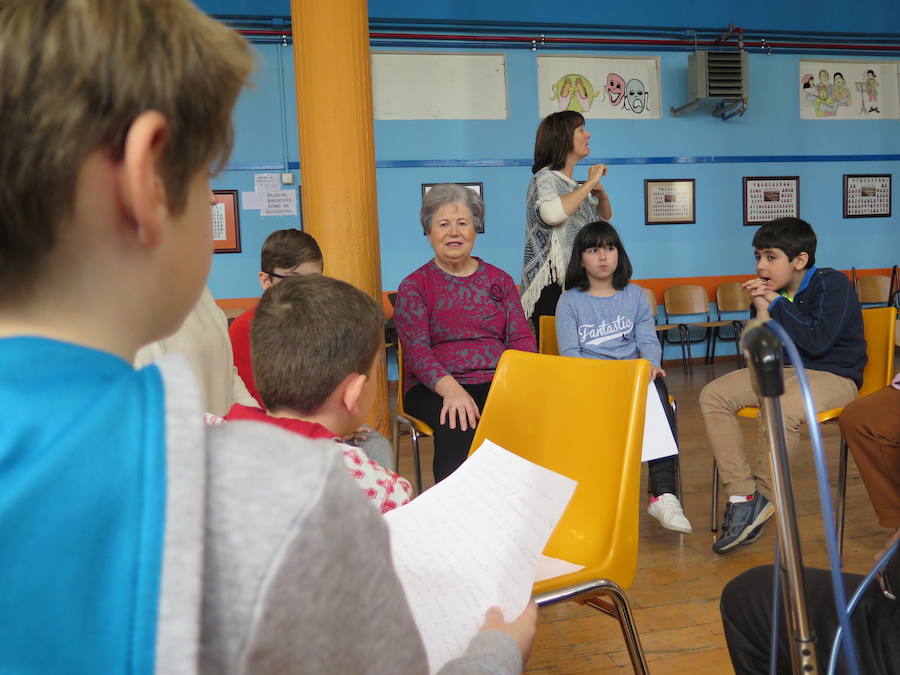 Fotos: Encuentro entre niños y mayores con alzheimer