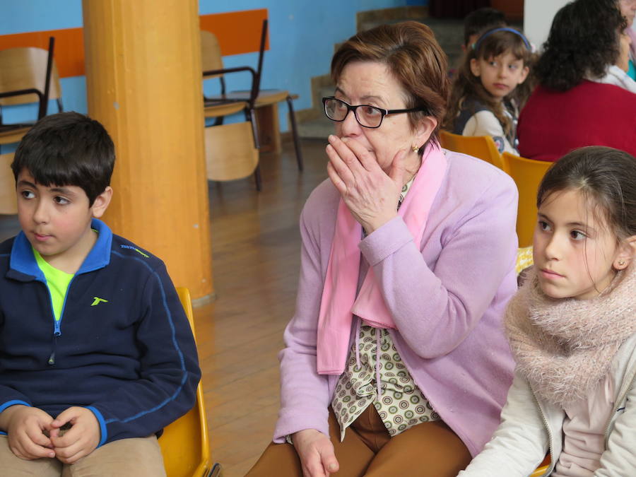 Fotos: Encuentro entre niños y mayores con alzheimer