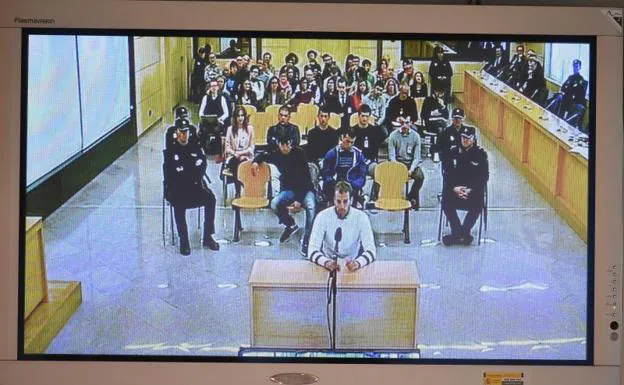 Monitor de la sala de prensa de la Audiencia Nacional de San Fernando de Henares que retransmite el juicio.