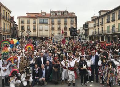 Imagen secundaria 1 - El Carnaval se celebra en Astorga.