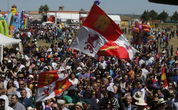 Asistentes a Villalar en una edición pasada de la fiesta de Castilla y León.