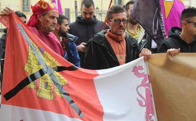 Concentración en la Plaza del Grano.