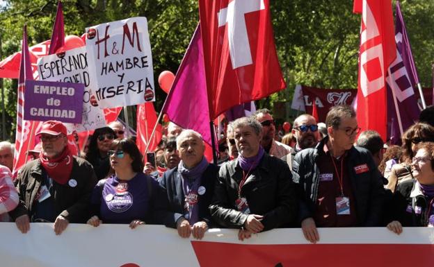 Los secretarios de UGT y CCOO encabezan la manifestación.