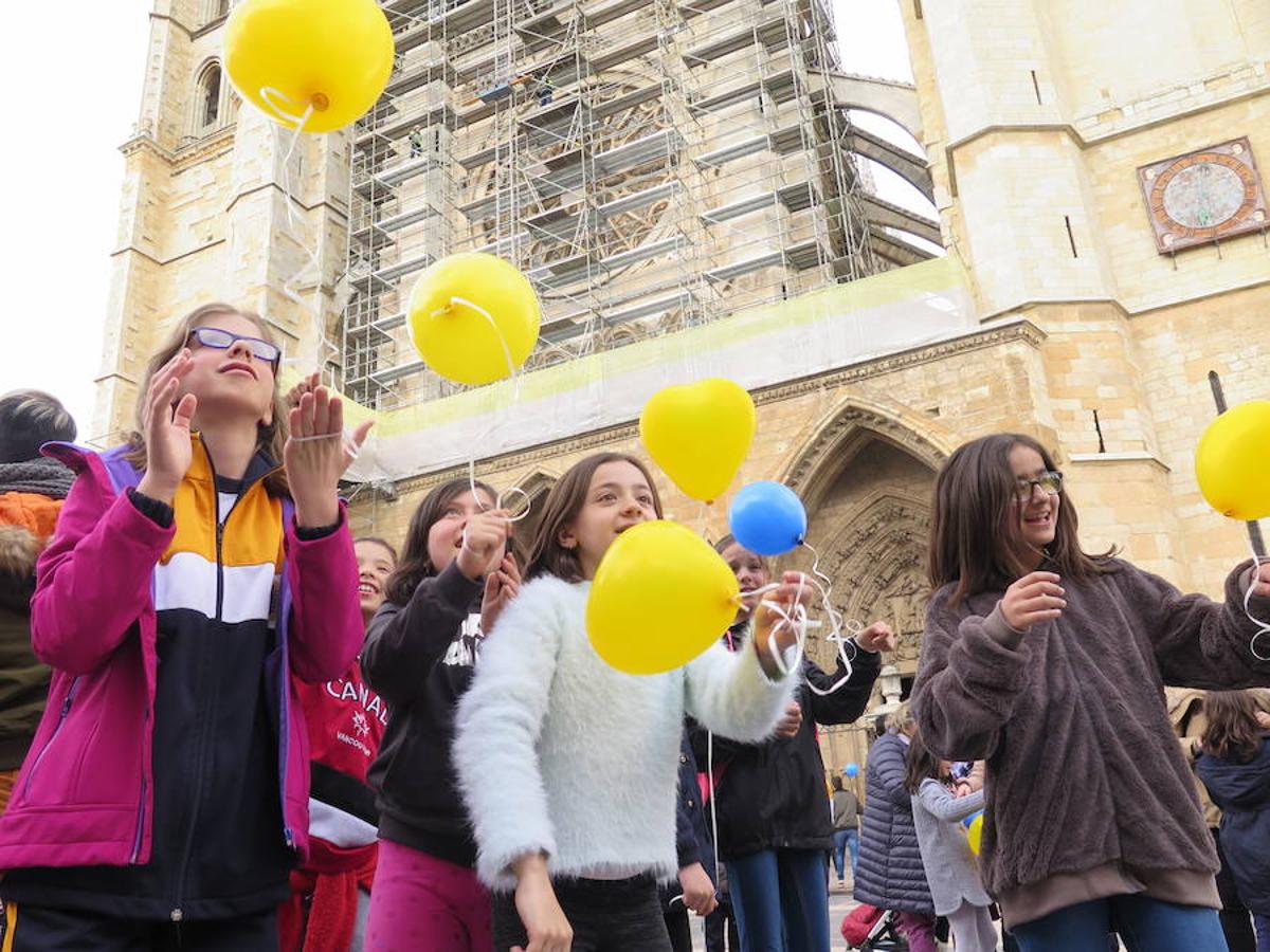 Fotos: Suelta de globos del Colegio Santa Teresa
