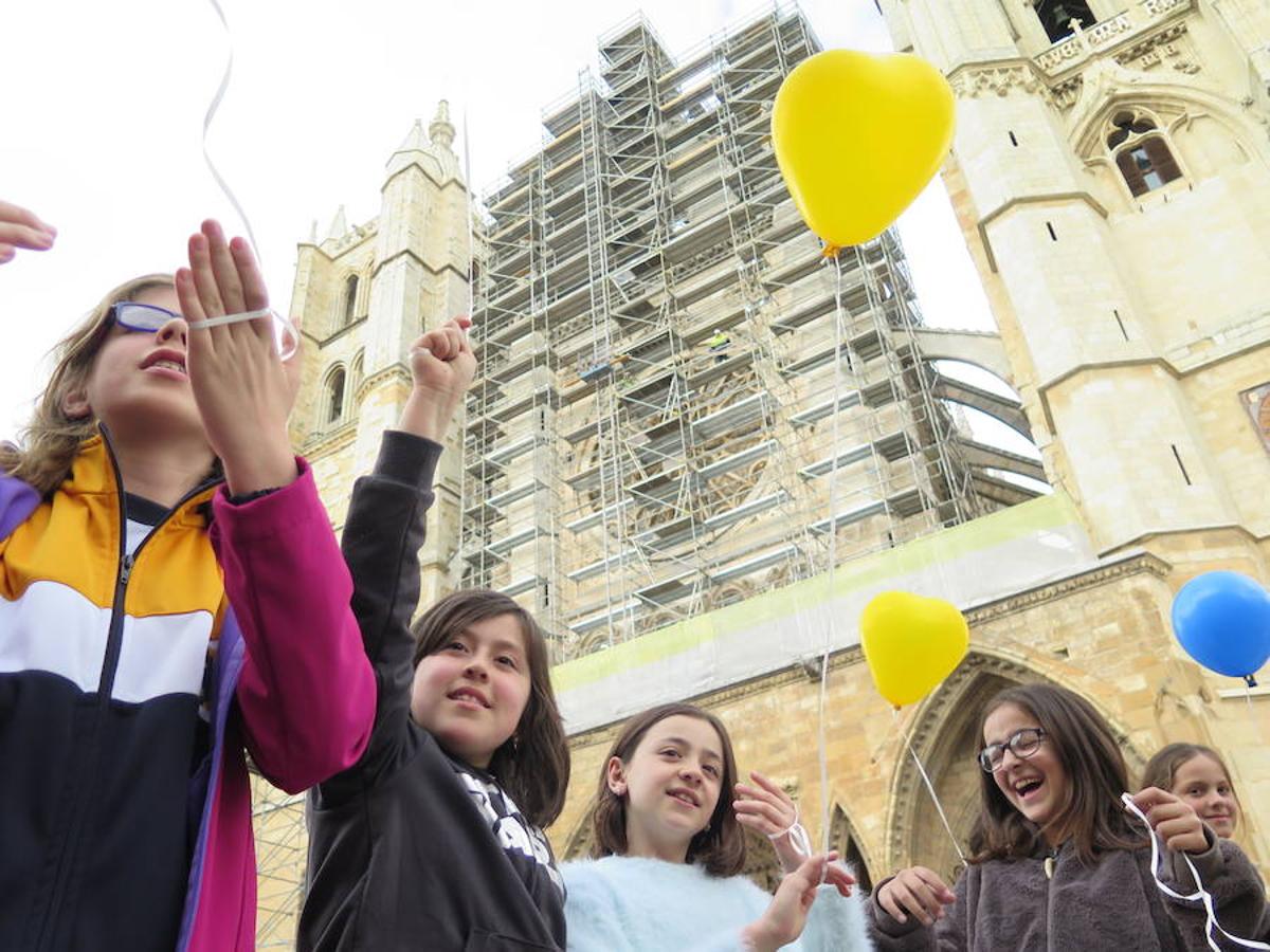 Fotos: Suelta de globos del Colegio Santa Teresa