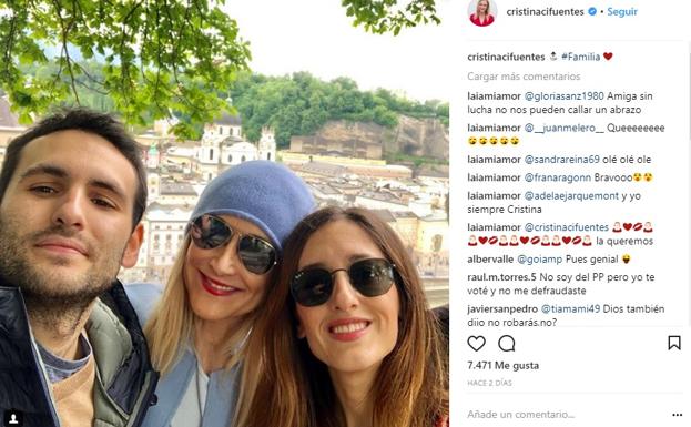 Cristina Cifuentes junto a sus dos hijos, Javier y Cristina.