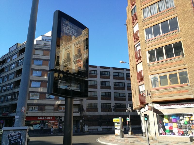 Panel informativo en la avenida Padre Isla