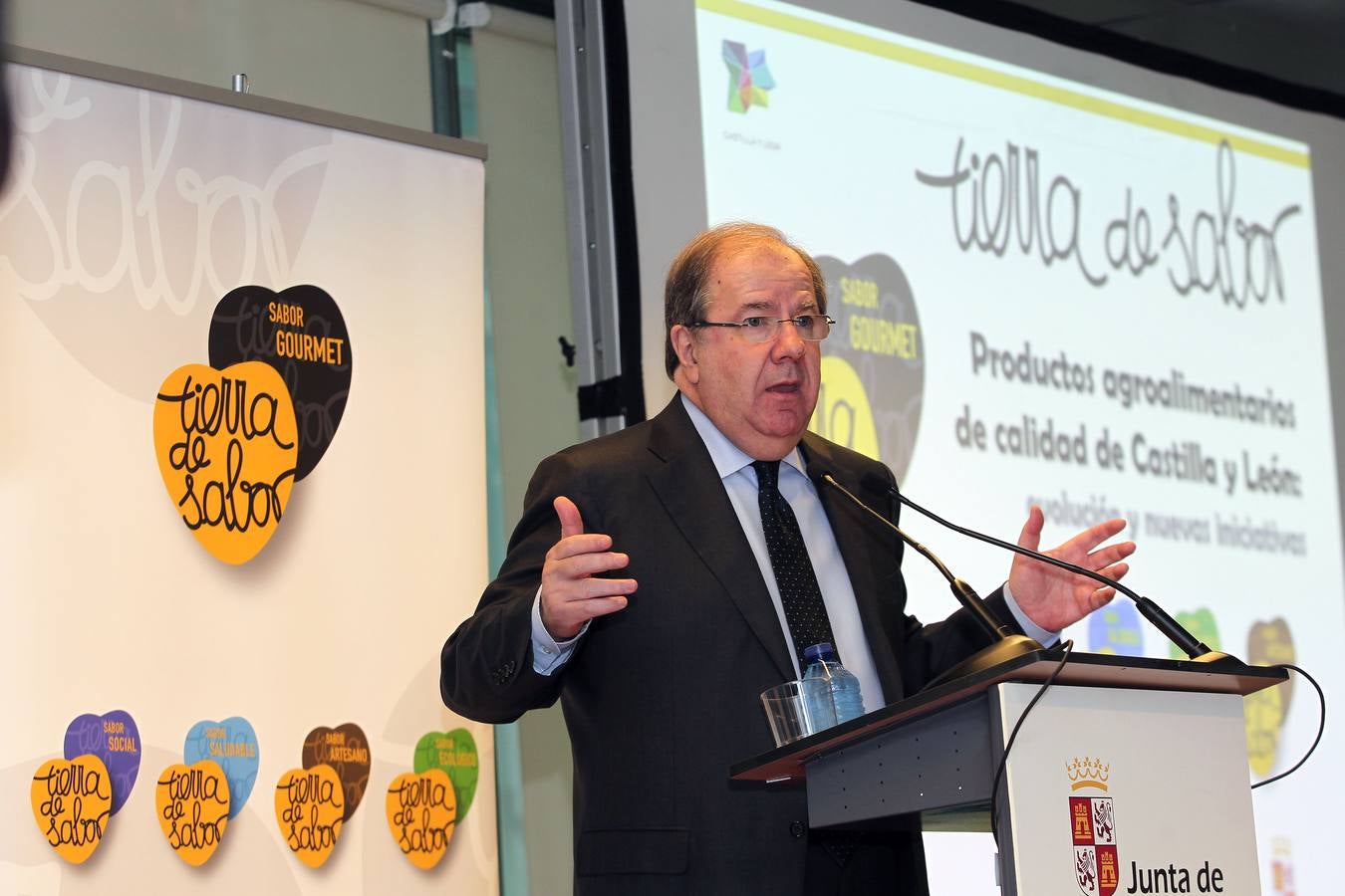 El presidente de la Junta de Castilla y León valoró que el sector agroalimentario de la Comunidad es el tercero de España en número de empresas, el segundo en cuanto a emprendedores y el primero en productividad