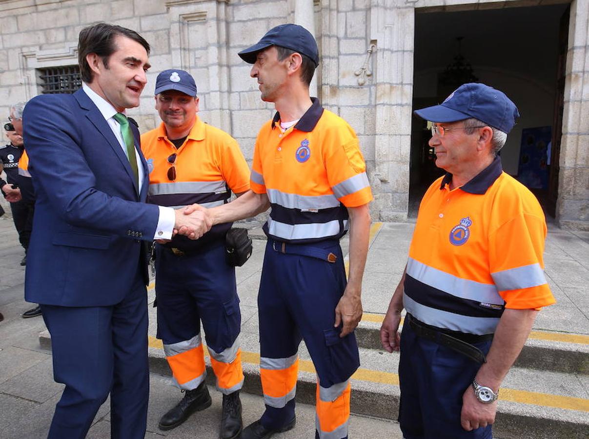 Fotos: Entrega de vehículos de Protección Civil a Ponferrada, Villafranca del Bierzo y Castropodame