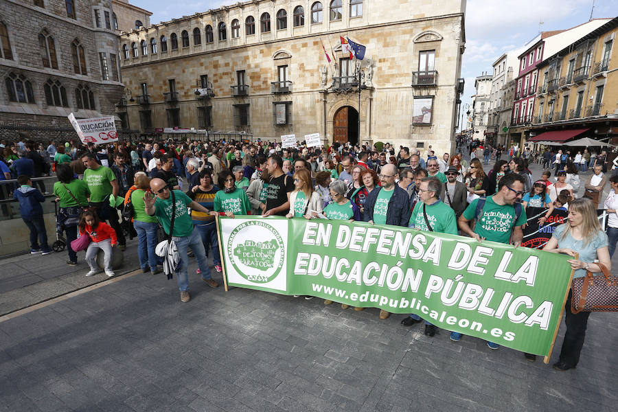 Fotos: Manifestación en León por la defensa de la educación pública