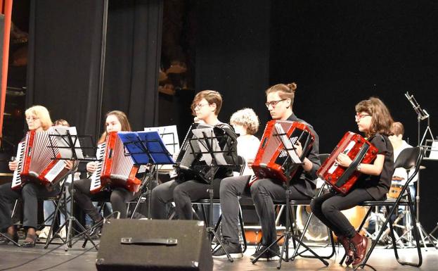 Las escuelas de música de La Robla y Carreño participan en un intercambio