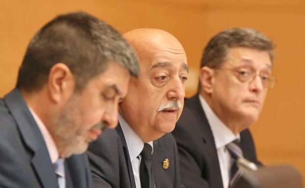 El expresidente de la Comisión de Control de Ceiss, Carmelo Cascón Merino, comparece e la Comisión de Investigación sobre las Cajas de Ahorro.