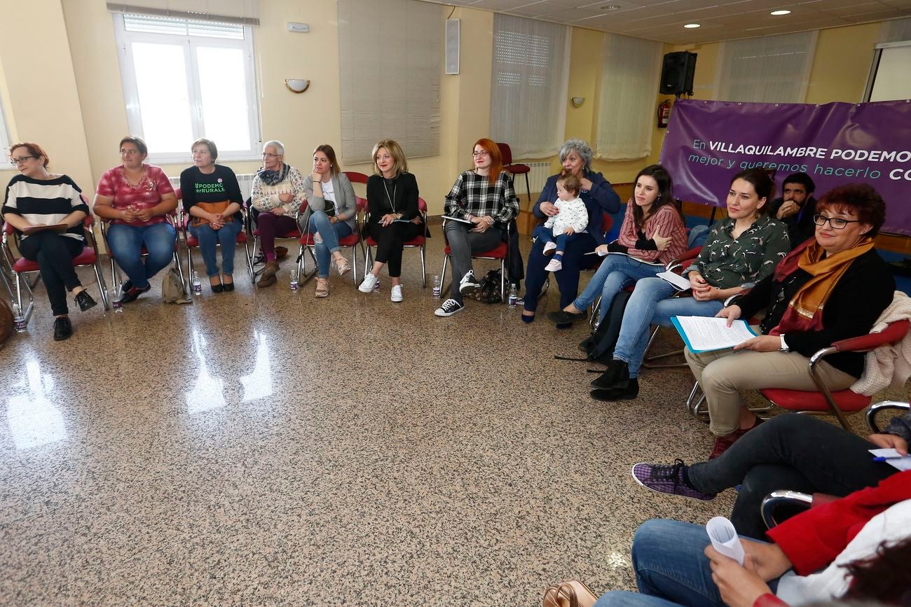 Irene Montero, portavoz de Unidos Podemos en el Congreso de los Diputados, y la diputada por León, Ana Marcello, se reúnen con colectivos de mujeres precariadas en Villaquilambre