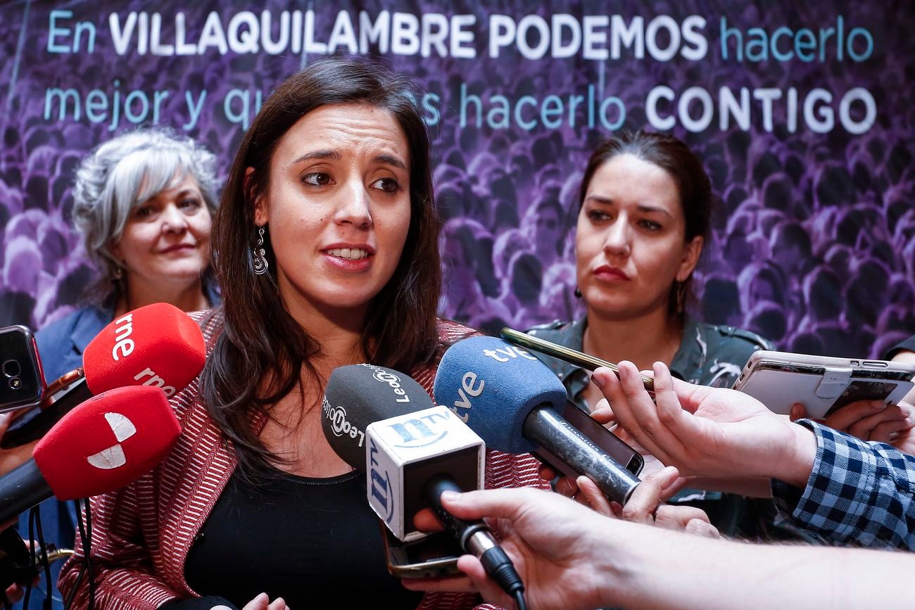 Irene Montero, portavoz de Unidos Podemos en el Congreso de los Diputados, y la diputada por León, Ana Marcello, se reúnen con colectivos de mujeres precariadas en Villaquilambre