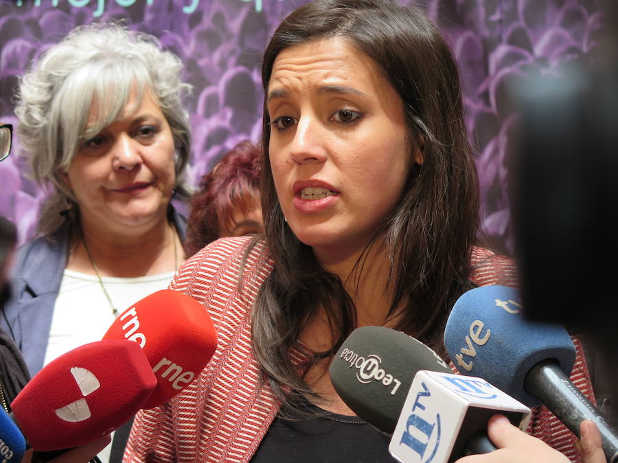 Irene Montero, portavoz de Unidos Podemos en el Congreso de los Diputados, y la diputada por León, Ana Marcello, se reúnen con colectivos de mujeres precariadas en Villaquilambre